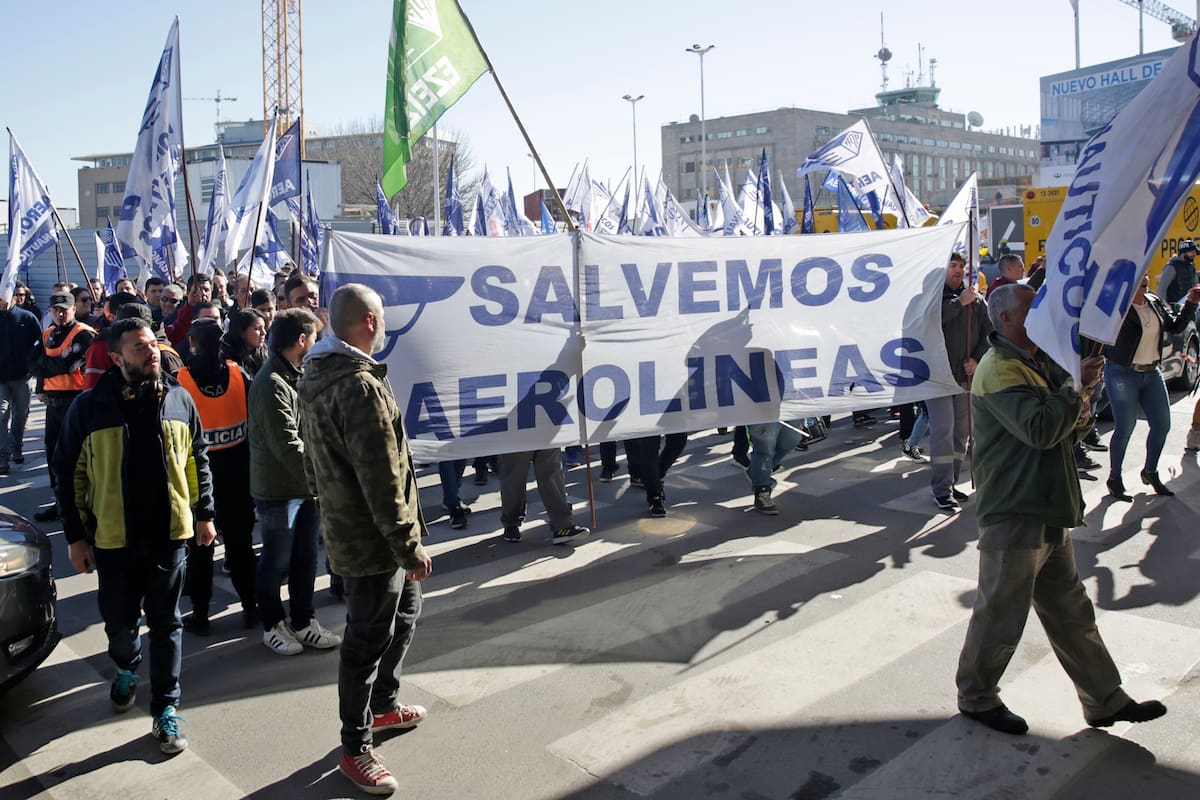 Sin afectar los vuelos, los gremios aeronáuticos retoman las protestas