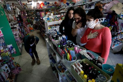 La cantidad de personas que ingresan a los comercios simultáneamente depende del tamaño del local