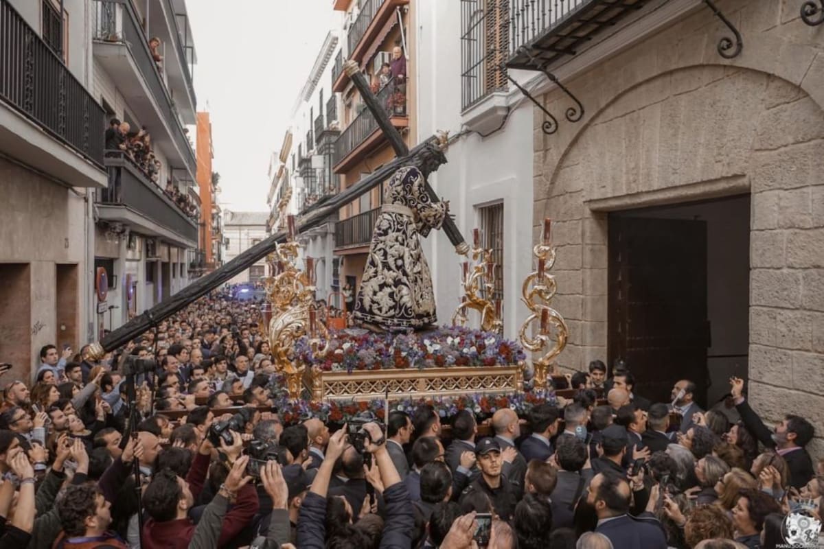 Sin ceremonias en iglesias y barrios, propuestas para seguir desde casa y pedir por el fin de la pandemia