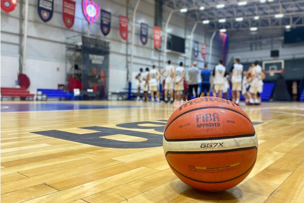 Sin competencia, el campeón argentino de básquet se entrena de manera personalizada
