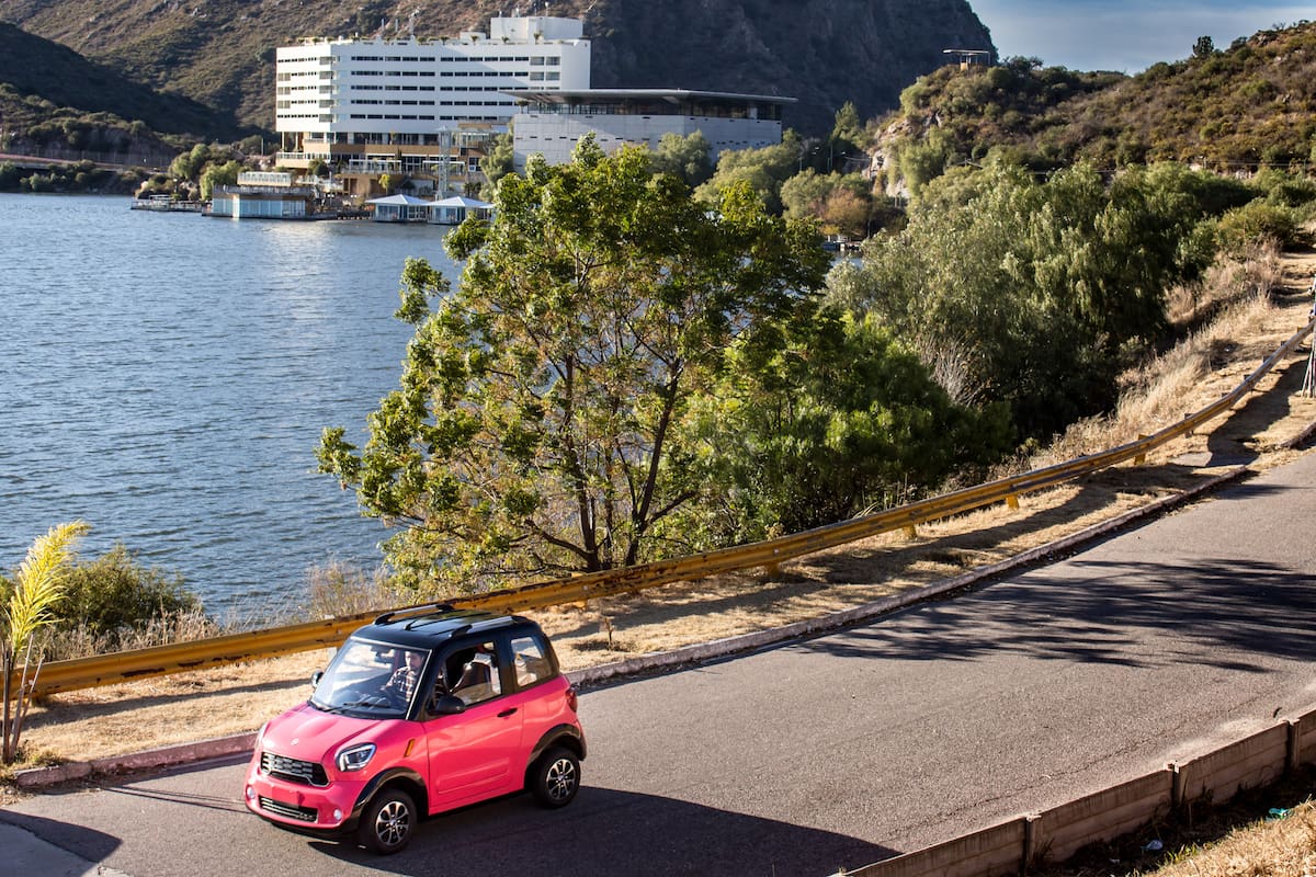 Sin contaminación sonora ni por emisión de gases, los autos eléctricos ganan terreno