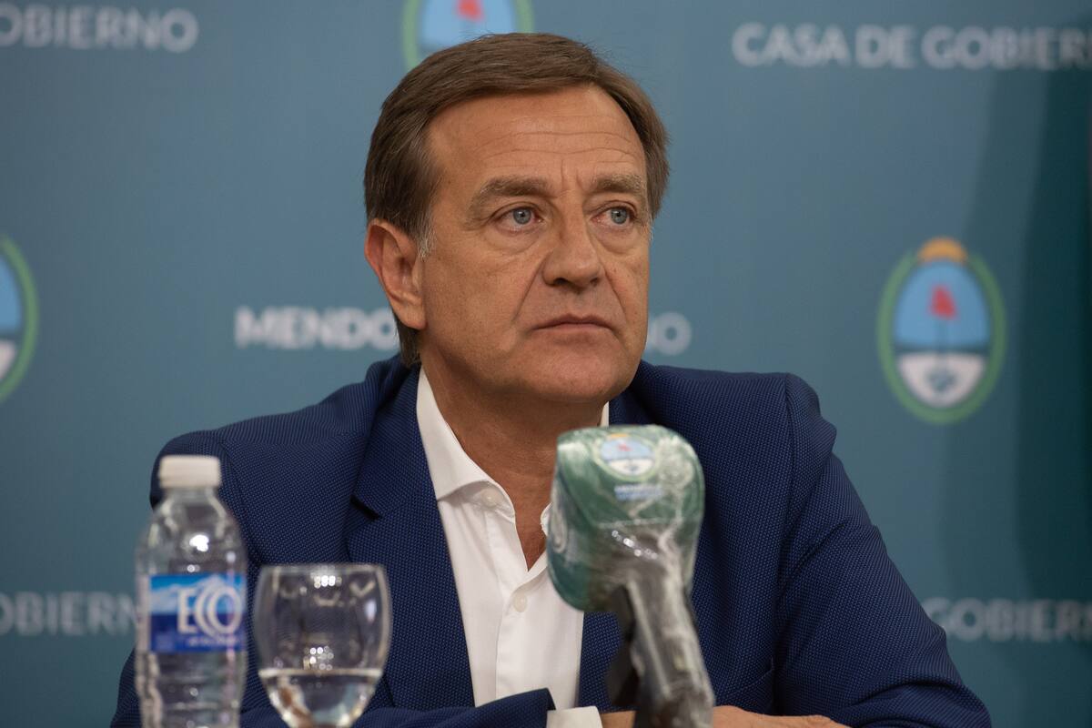 Sin dar marcha atrás a las flexibilizaciones, el gobernador de Mendoza, Rodolfo Suarez, apela a la conciencia social de los ciudadanos y al aislamiento voluntario.