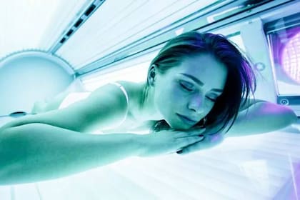 "Sin duda recomendamos no exponerse a dispositivos de radiación ultravioleta artificial (camas solares)", señalaron las Dras Larre Borges y Nicoletti.