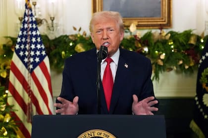 Sin mencionar a Venezuela, Trump hizo un balance de su primer año, respaldó la imposición de aranceles y anunció cheques para militares