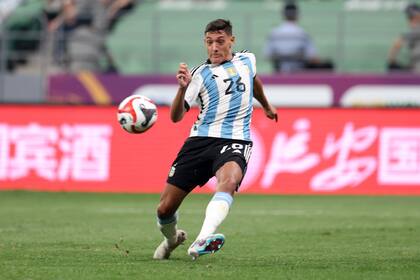 Sin otro lateral derecho en el plantel, Nahuel Molina se perfila para ser titular en el partido vs. Indonesia