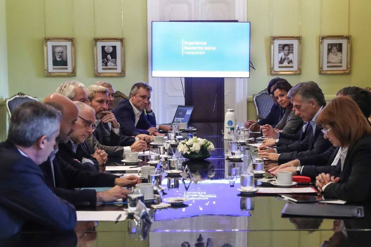 Sin rechazarlo de plano, cerca del Presidente ponen paños fríos a los pedidos del gobernador radical