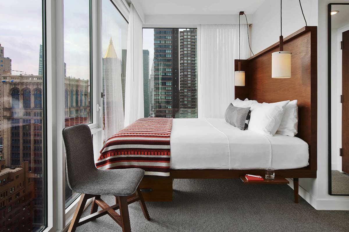 Sin resignar calidad y servicio, ofrecen habitaciones minimalistas de entre 10 y 20 m2, como esta habitación del Arlo Hotels, de Nueva York