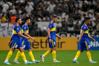 Sin respuestas: Fabra, Zambrano, Ramírez y Salvio se retiran al vestuario tras la caída ante Corinthians