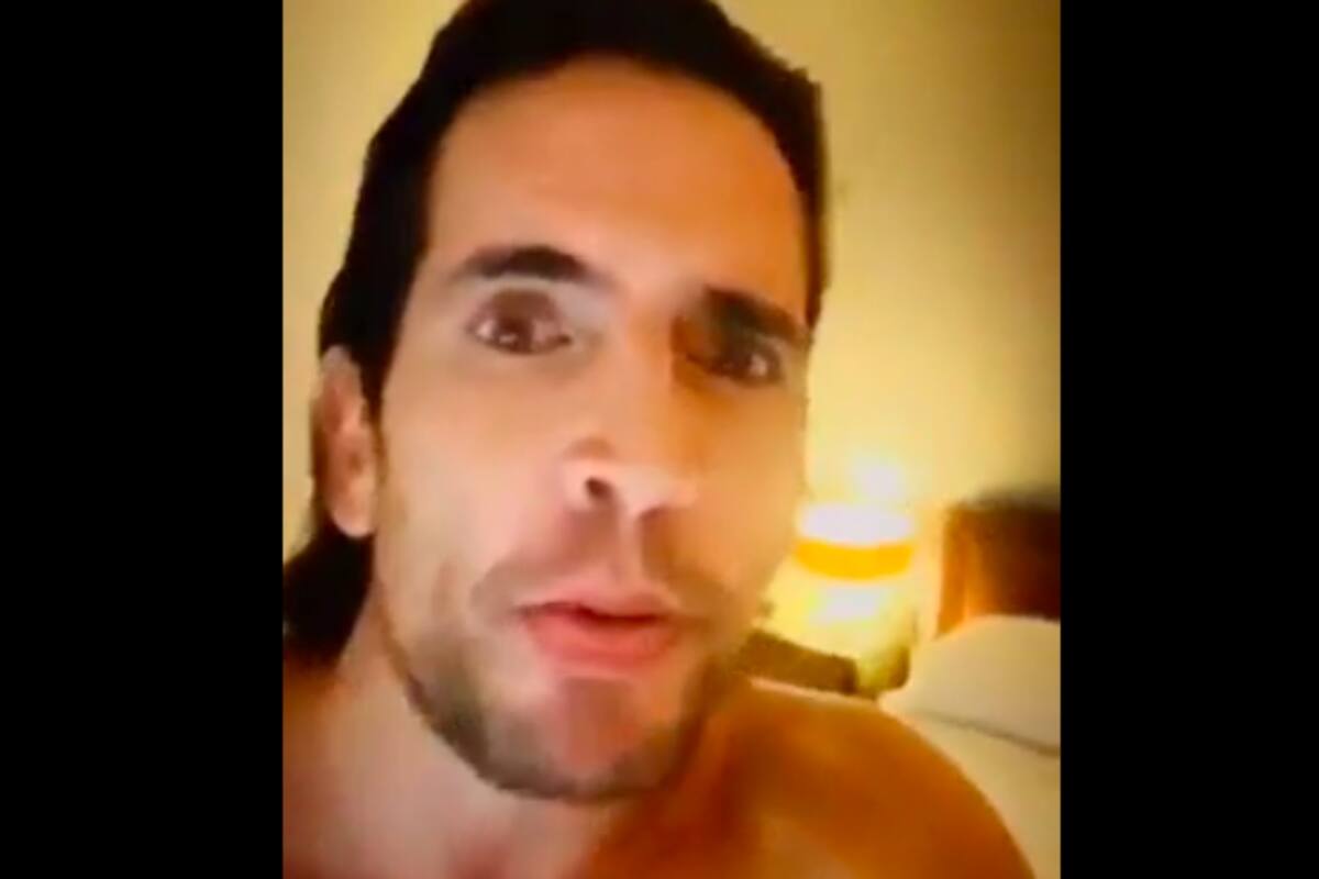 Sin ropa, el actor relató a sus seguidores un encuentro sexual con un masajista