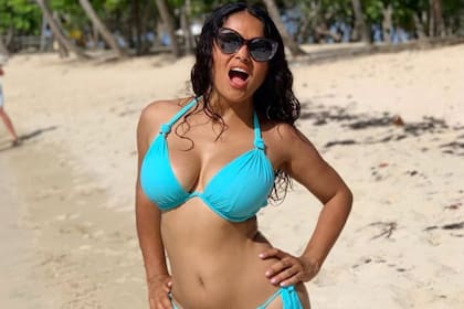 Sin ropa, Salma Hayek celebra 12 millones de seguidores en Instagram