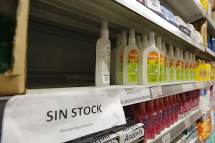 "Sin stock", el aviso más común para los repelentes, espirales y tabletas en góndolas y farmacias del AMBA desde hace una semana