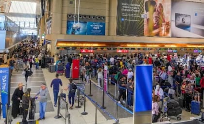 Sin una REAL ID o una identificación alternativa válida, como un pasaporte, los viajeros no podrán abordar vuelos