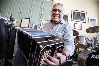 Sincero y tajante, tanto cuando toca como cuando habla, el bandoneonista despliega sus experiencias y verdades
