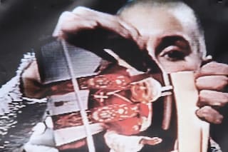 Por qué Sinéad O'Connor rompió una foto del papa Juan Pablo II en directo por televisión