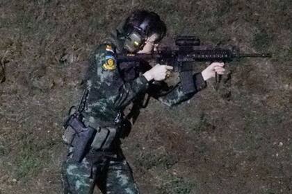 Sineenat, en entrenamiento de tiro