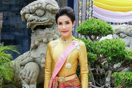 Sineenat, en vestido de gala