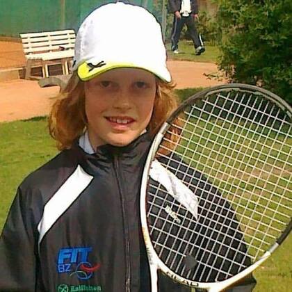 Sinner, de chico, cuando jugaba al tenis, al fútbol y practicaba esquí