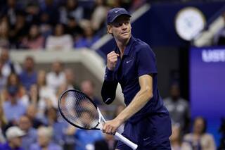 Sinner domina a Bublik, quien lo eliminó en Halle, para avanzar a cuartos de final del US Open