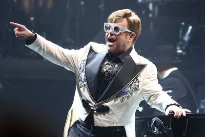 Sir Elton John dando un concierto en el Madison Square Garden como parte de su gira de despedida "Farewell Yellow Brick Road", en febrero de 2022