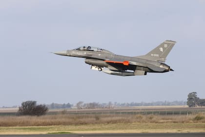 Sistema de armas F16 en area Material Rio Cuarto
