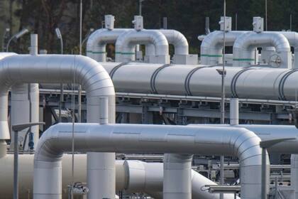 Sistemas de tuberías y dispositivos de cierre en la estación de recepción de gas del Nord Stream 2 del miércoles 28 de septiembre de 2022 en Lubmin, Alemania.  (Stefan Sauer/dpa vía AP)