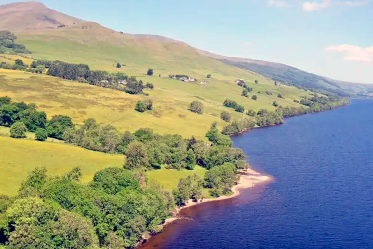 Situado sobre el lago Tay, el poblado de Lawers encierra las ruinas de una antigua iglesia y la leyenda de un fantasma del siglo XVII