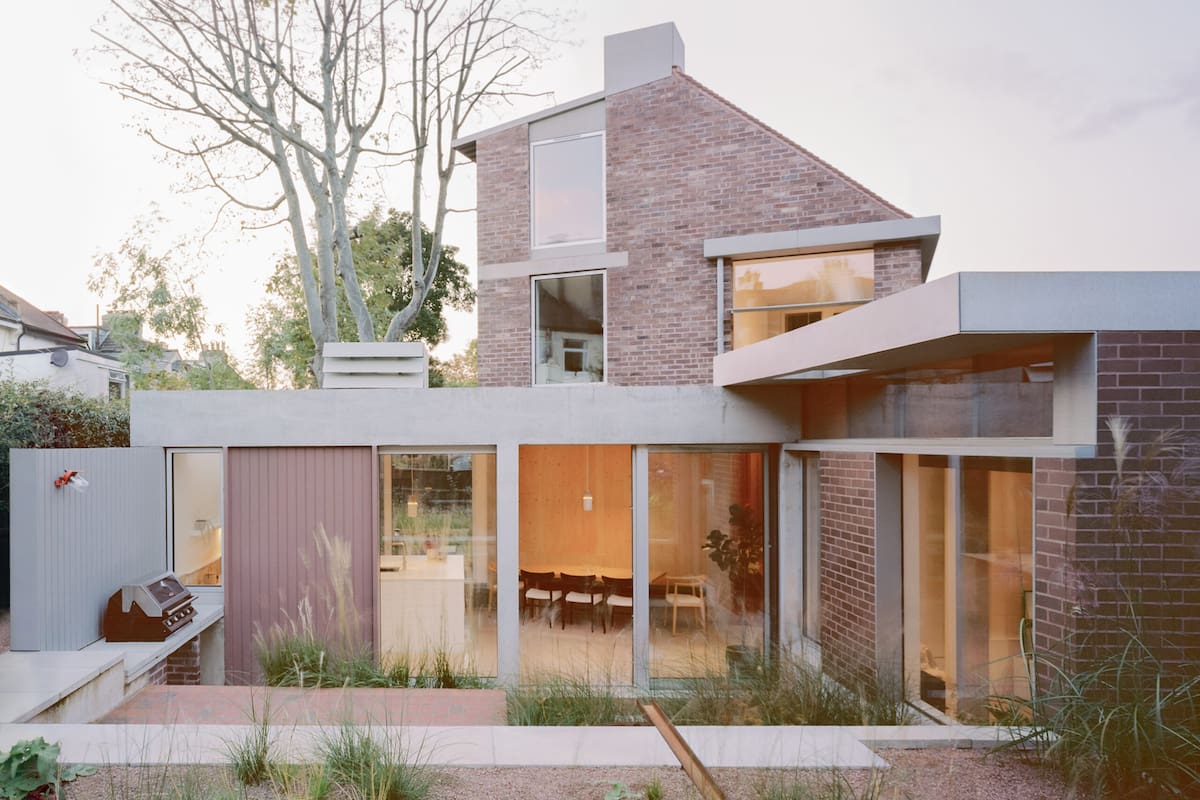 Six Columns es una residencia ubicada en un suburbio de la capital británica, una joya arquitectónica moderna, de diseño y sostenible