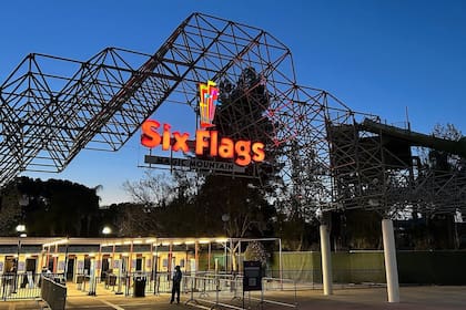 Six Flags es la cadena más grande del mundo de parques de atracciones y temáticos