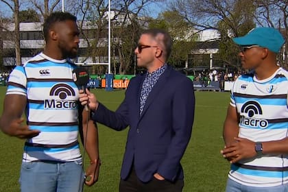 Siya Kolisi y Damian Willemse, durante el partido del SIC con Buenos Aires