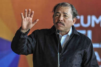 SJS53. BELN (COSTA RICA).- 28/01/2015.- El presidente de Nicaragua, Daniel Ortega, pronuncia un discurso a su llegada para participar en la III Cumbre de la Comunidad de Estados Latinoamericanos y Caribeños (Celac), hoy, miÈrcoles 28 de enero de 2015, en BelÈn (Costa Rica). EFE/Alexander Otarola