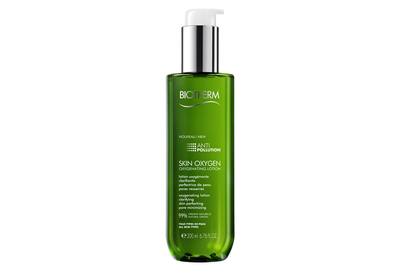 Skin oxigen, loción. Ayuda a clarificar la piel contaminada y la protege de las agresiones externas. Regula el sebo y el brillo. Se aplica después de limpiar y desmaquillar la piel. $900, Biotherm