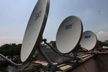 Sky tiene actualmente la segunda mayor base de clientes de TV paga de Brasil, con un total de 4,1 millones; Oi, en tanto, tiene cerca de 1 millón de suscriptores a sus servicios