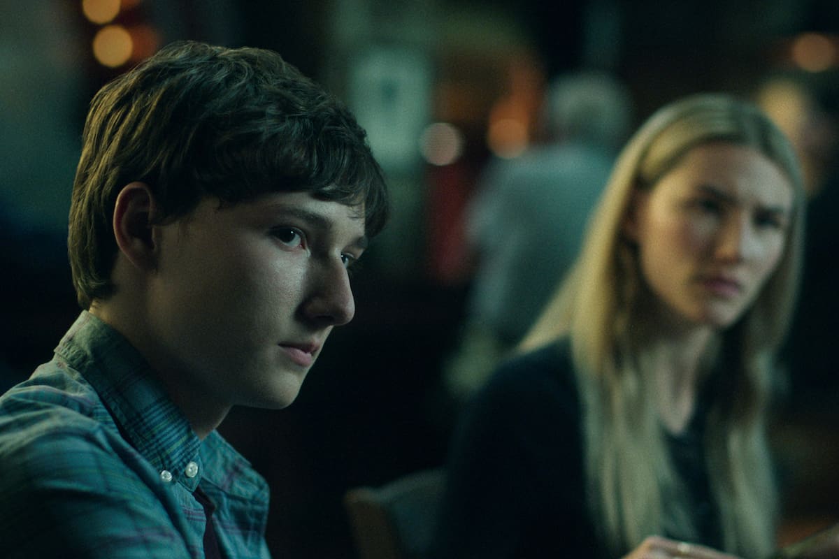 Skylar Gaertner como Jonah Byrde, Sofia Hublitz como Charlotte Byrde en la cuarta temporada de Ozark