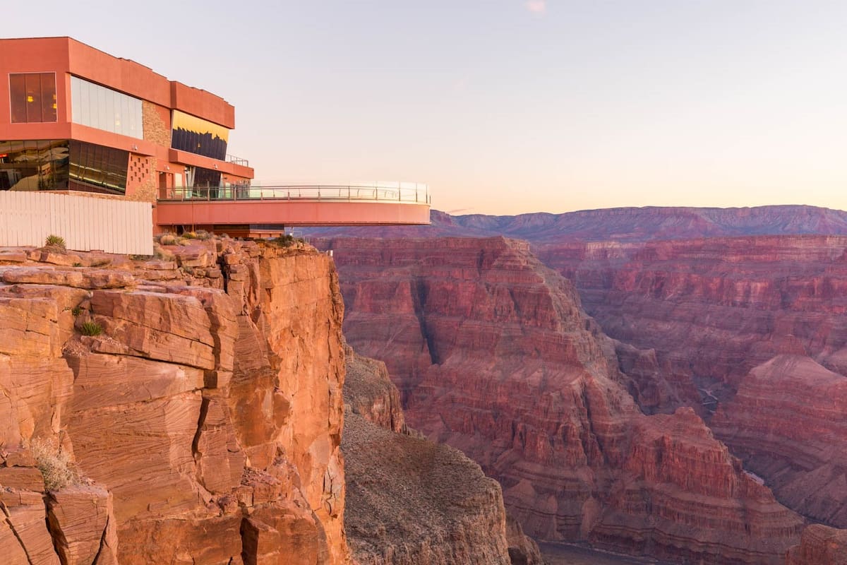 Skywalk, pasarela de vidrio impuesta como una de las experiencias más vertiginosas de Arizona (FOTO: grandcanyonwest)