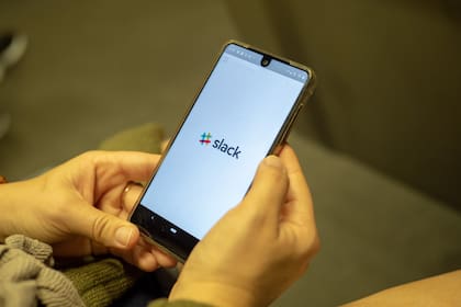 Slack solicitó un cambio urgente de la contraseña de las cuentas de usuario en Android porque el servicio tuvo una brecha de seguridad en los smartphones que expuso las credenciales de los usuarios