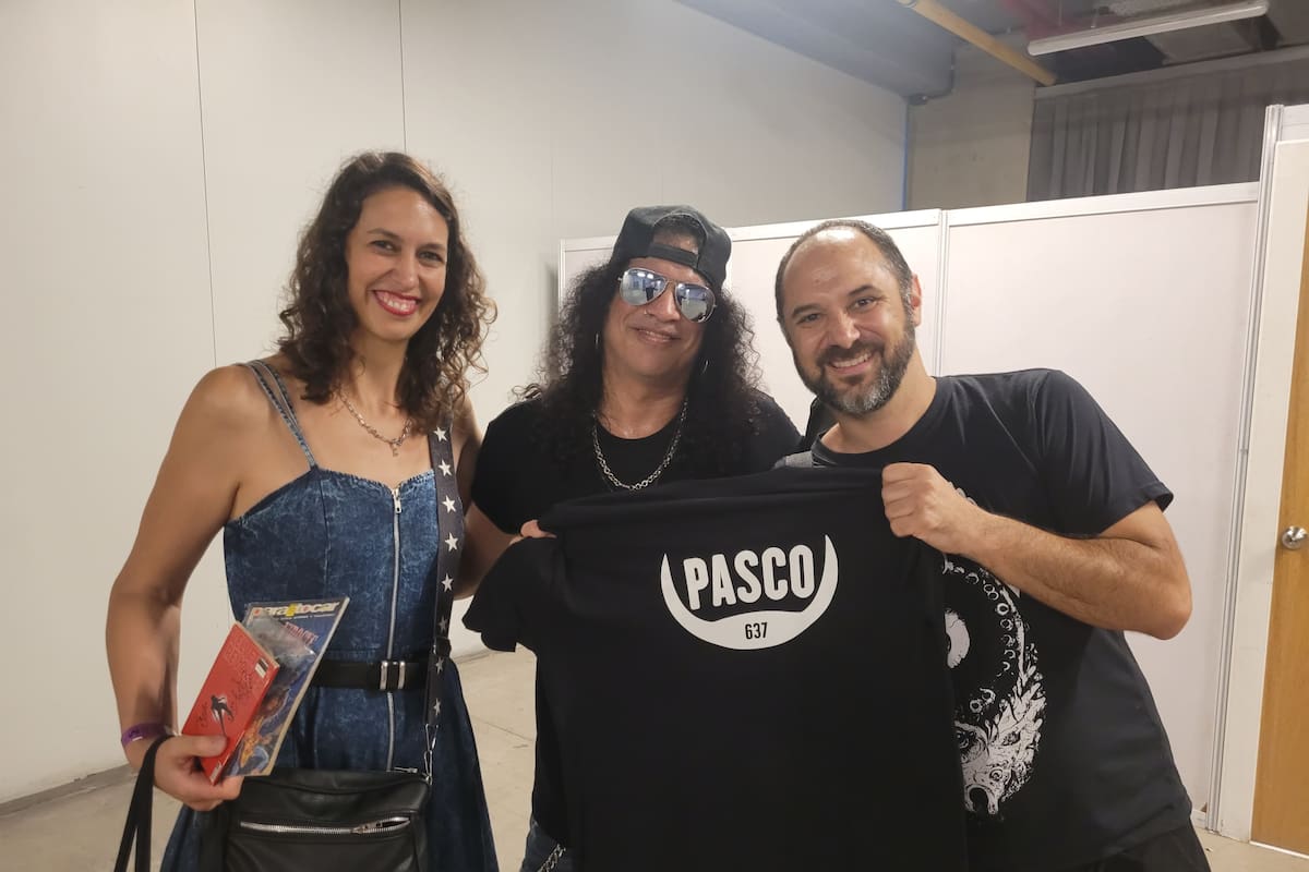 Slash posó sonriente con Demián Rugna, el director de Cuando acecha la maldad