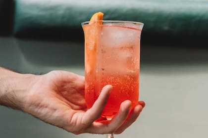 Sleepy Girl Mocktail: este cóctel sin alcohol se ha vuelto viral en TikTok, donde personas influyentes del ámbito del bienestar lo promocionan como el remedio más efectivo para conciliar el sueño