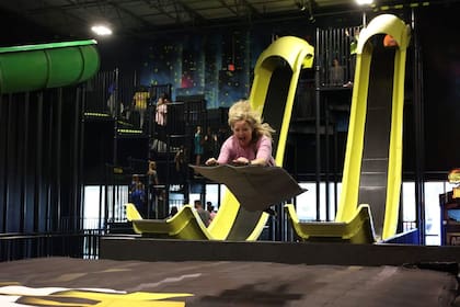 Slick City Action Park es el primer parque de toboganes sin agua de su tipo en Illinois y abrió sus puertas a principios de este mes en North Aurora (Imagen del Instagram oficial de Slick City Action Park)