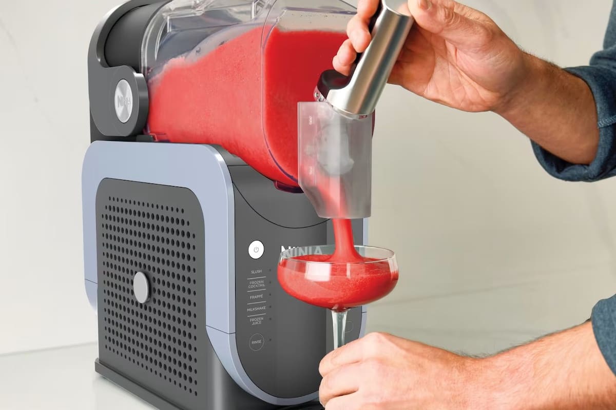 Slushi es una máquina de Ninja para hacer bebidas granizadas o muy frías sin diluir el líquido original