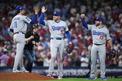 Snell brilla y el bullpen de Dodgers frena remontada de Filis para ganar 4-3 en segundo juego