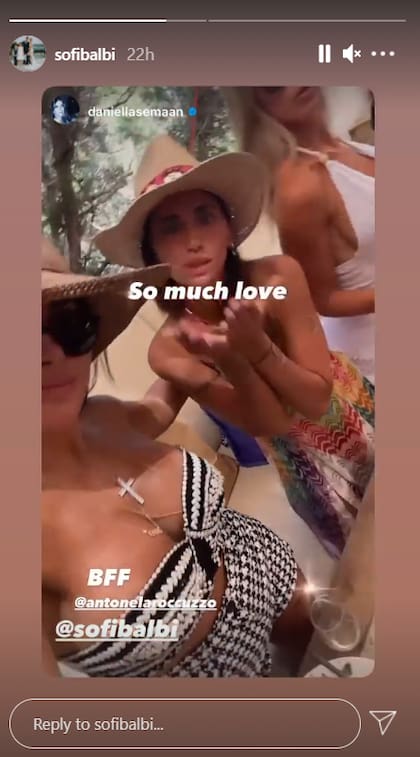 "So much love", escribió la esposa de Fábregas en una story de las tres