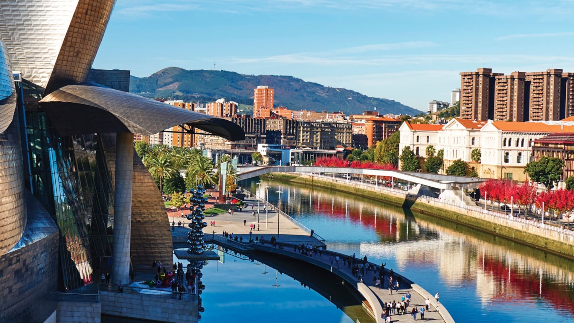 La impactante imagen del museo Guggenheim de Bilbao