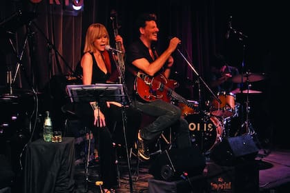 Sobre el escenario, junto a Javier Malosetti, su último amor, quien la empujó a explotar su talento para la música.