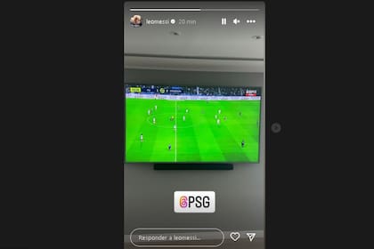 Sobre el final del primer tiempo, Lionel Messi subió una historia a su cuenta de Instagram; estaba siguiendo PSG-Racing de Estrasburgo.