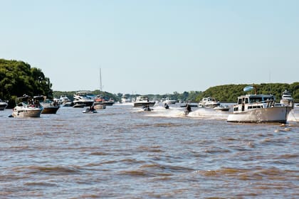 Sobre el río San Antonio, cerca del cruce con el canal Vinculación, los yates y lanchas permanecen fondeados en busca de la tranquilidad que ofrece el lugar