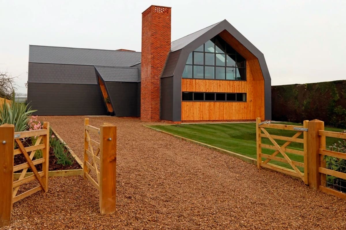 Sobre la base de un granero, una pareja gastó 820.000 dólares en la remodelación de su casa. Todo, inspirado en el tipo de construcción holandés