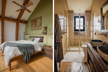 Sobre la cabecera de machimbre, tapiz bordado (Tapilogie). El baño en suite tiene piso de palo rosa y una carpeta con piedras de río en la zona húmeda. Mueble en madera de demolición y dúo de bachas de piedra natural esculpida (Mãos do Mundo).