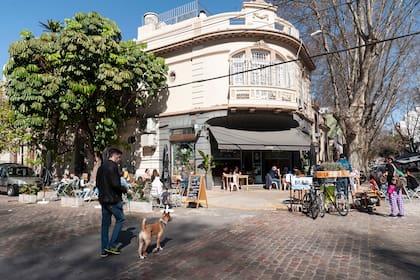 Sobre la calle Belaústegui, Bilbo café es referencia obligada de los vecinos para desayunos o almuerzos al sol