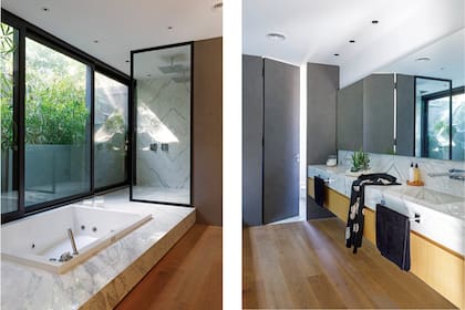 Sobre la mesada de mármol, jardín de suculentas (Fête), kimono negro (Pezkoi) y bandeja de madera (Angie del Bajo) con set de baño (Llum Velas).