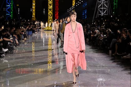 Sobre la pasarela desfilaron78 looks que reinterpretaron algunos de los códigos más reconocibles de Chanel desde una mirada contemporánea